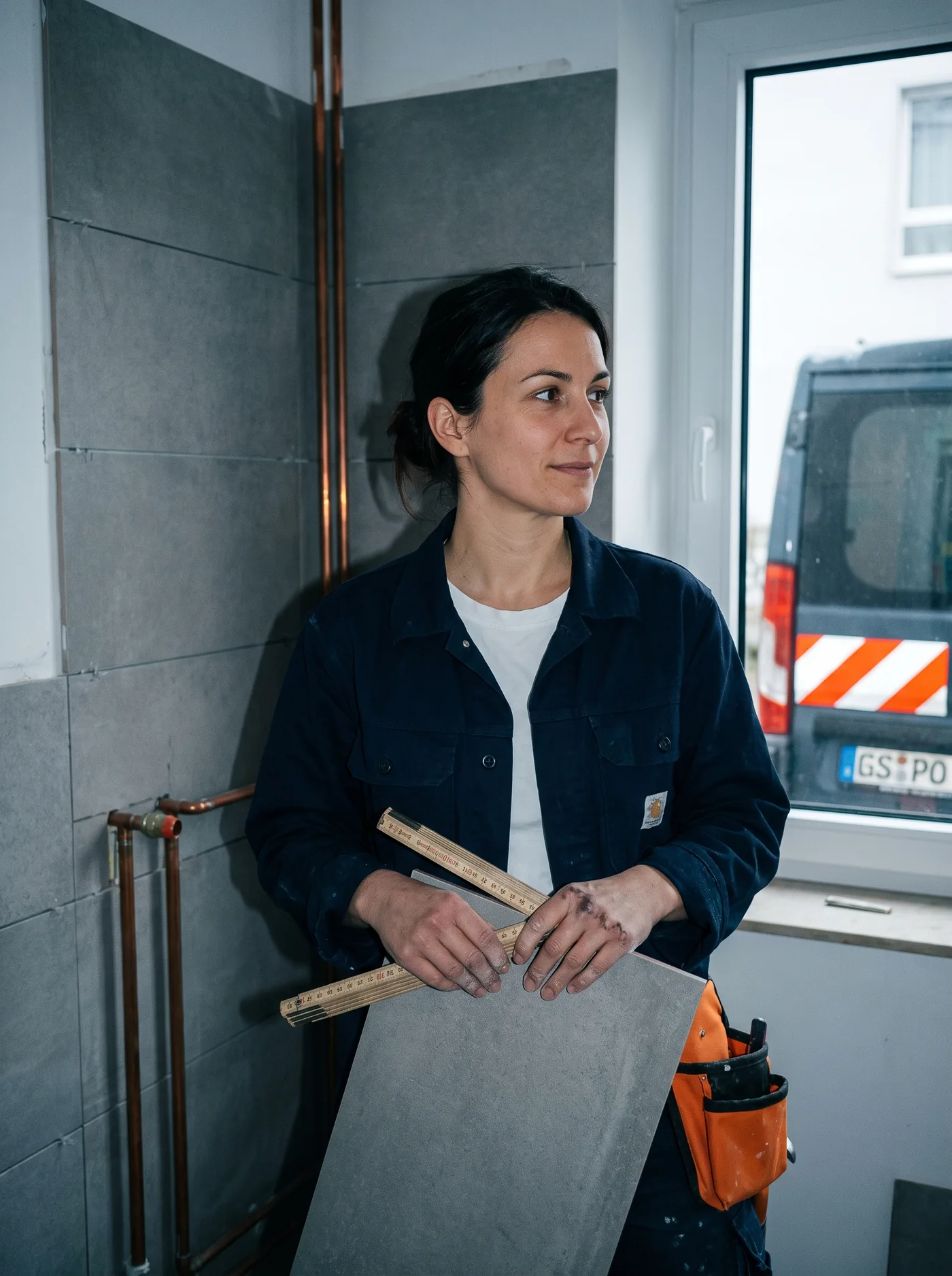 Meike Sörensen im Bad im Rohbau.